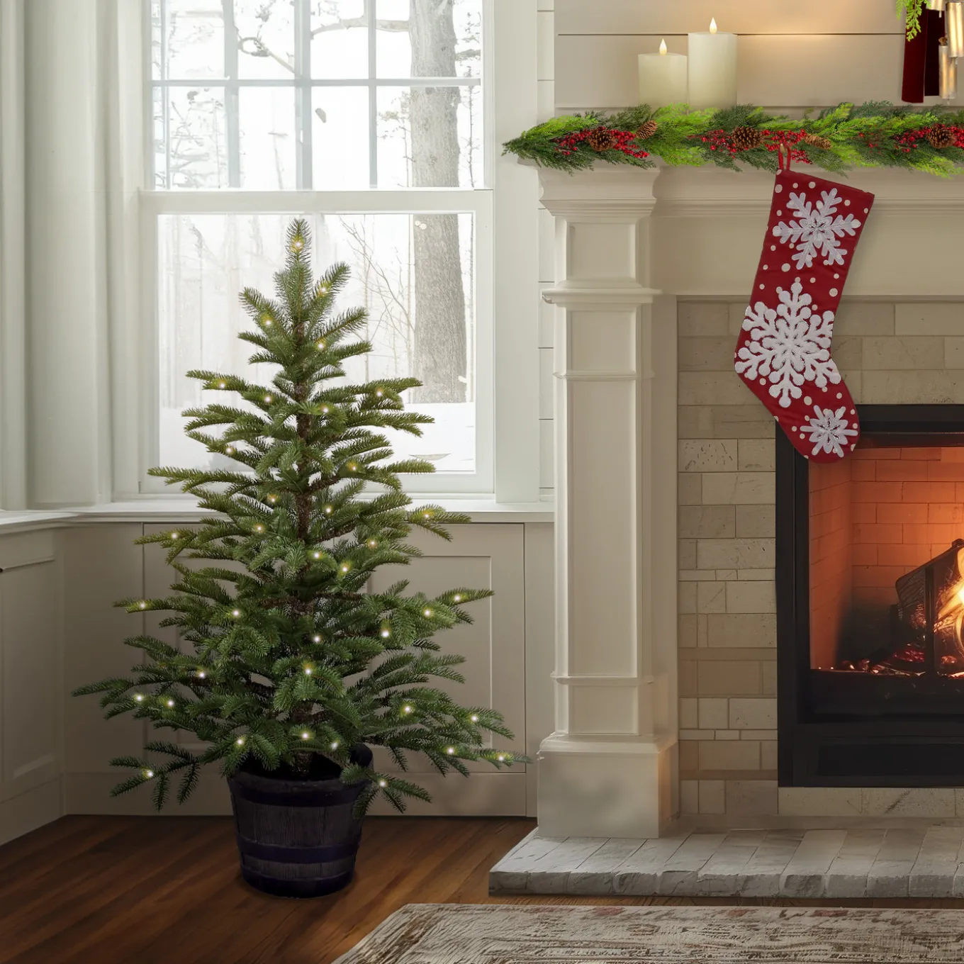 4 ft. Norwegian Spruce Entrance Tree with Clear Lights