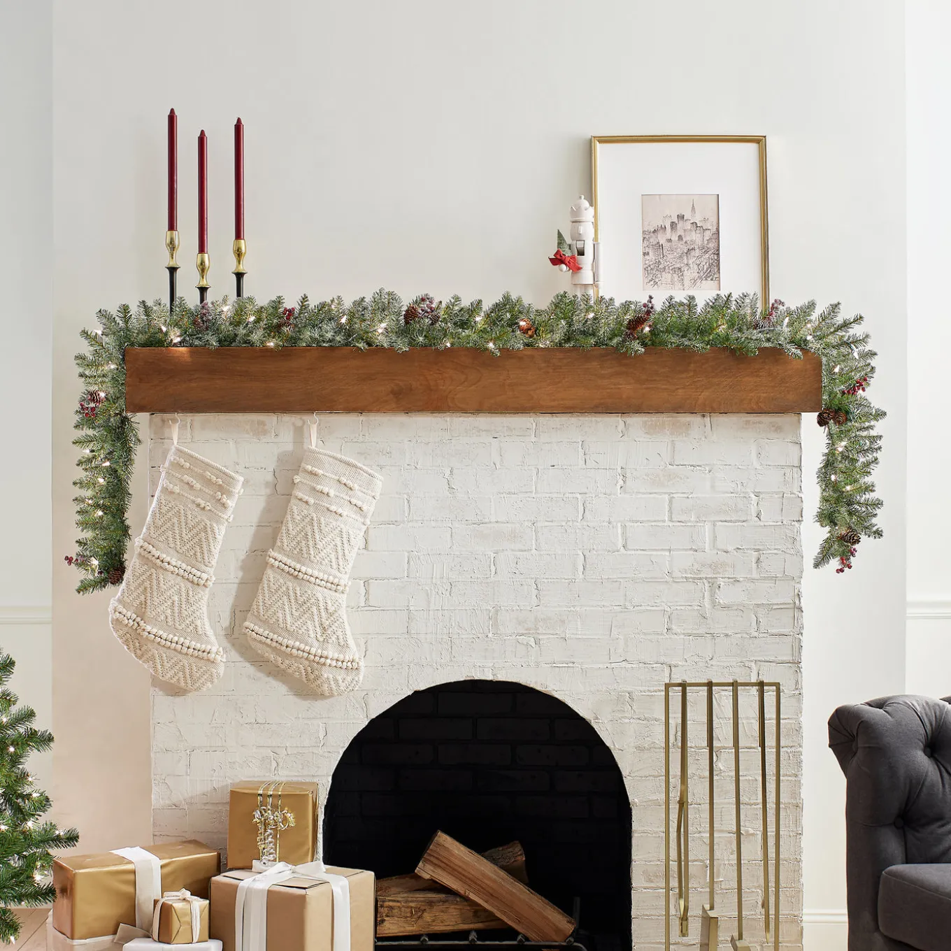 9 ft. Pre-Lit Dunhill Fir Garland with Clear Lights